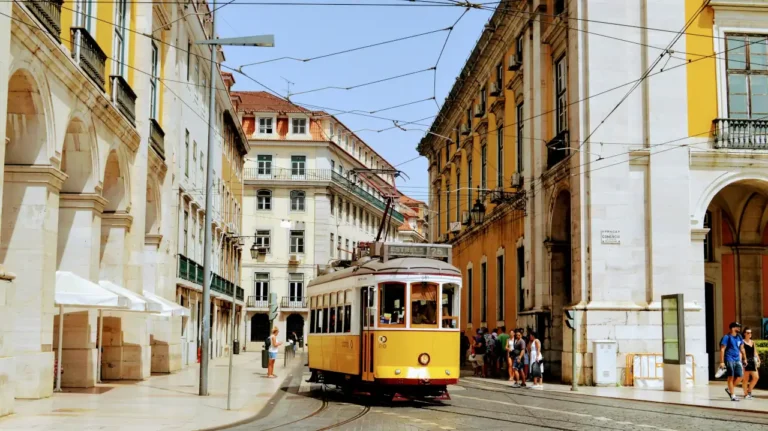 Passeios de um dia a partir de Lisboa: destinos próximos para explorar