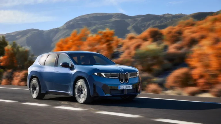 Novo BMW iX3 chega ao mercado em março de 2026
