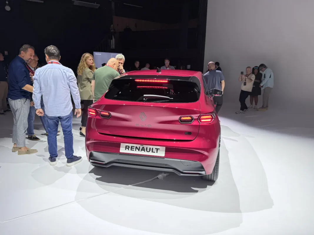 novo renault clio traseira