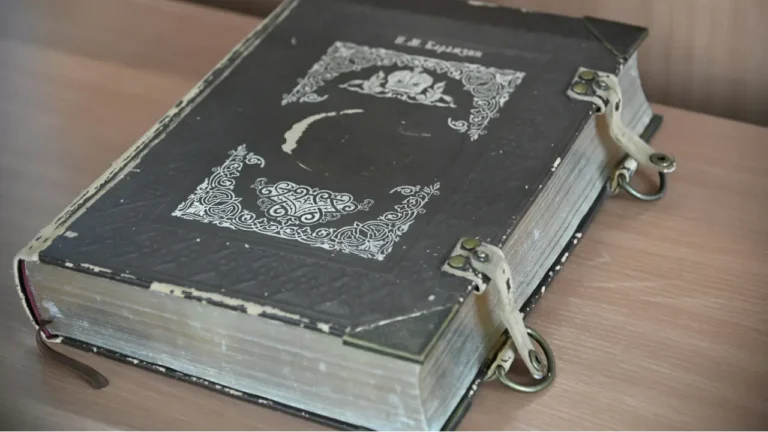 Sapphira, a jóia da literatura e cultura contemporânea 