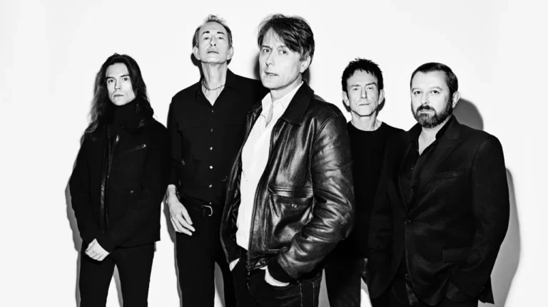 Britânicos Suede regressam a Portugal em 2026 para apresentar novo álbum