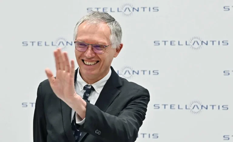 Carlos Tavares prevê cisão na Stellantis e possível abandono da Tesla do setor automóvel