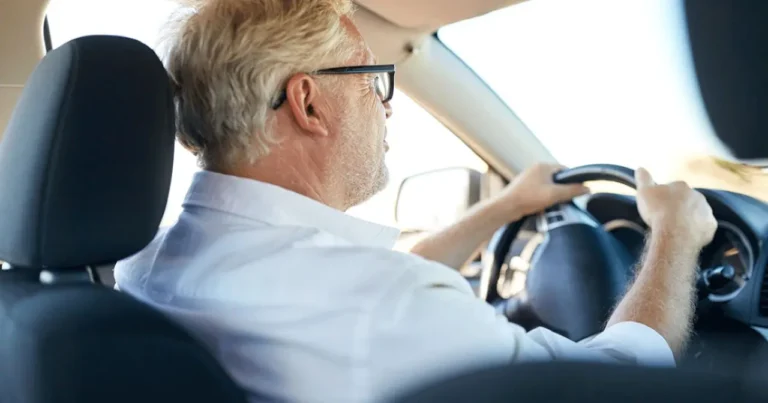 Parlamento Europeu aprova carta de condução digital e regras mais rígidas para novos condutores