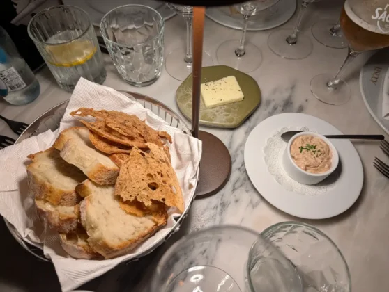 À Costa by Olivier - Cesto de pão, manteiga dos Açores e pasta de atum