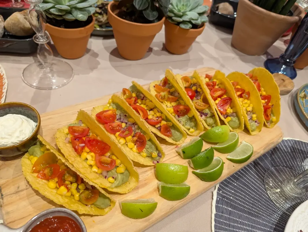 Angels Bar - Tacos de Abacate, Cebola roxa, tomate cherry e milho