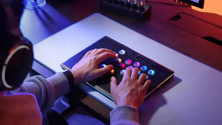 Corsair apresenta o Novablade Pro, o seu primeiro comando dedicado a jogos de luta