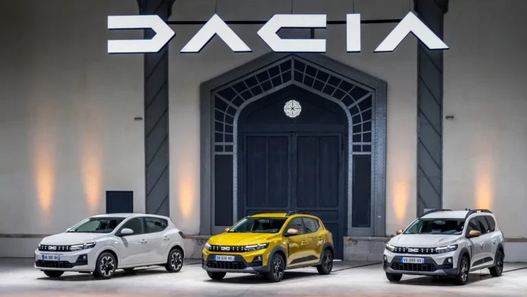Dacia atualiza os Sandero, Jogger e Logan com novos motores híbridos e design renovado