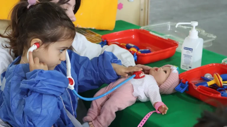 Hospital dos Pequeninos regressa a Lisboa para ajudar crianças a perder o medo da bata branca