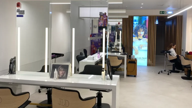 Jean Louis David reabre salão em Almada com novo conceito de Head Spa