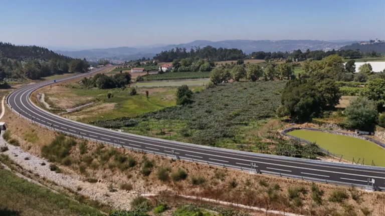 Novas ligações rodoviárias em Celorico de Basto, Felgueiras e Rio Maior custam 30 milhões de euros
