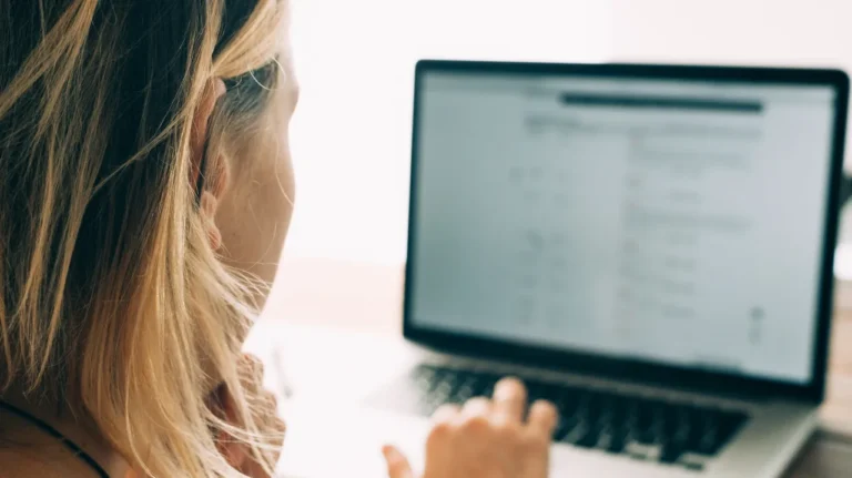 Como destacar-se num mercado de trabalho cada vez mais digital e automatizado