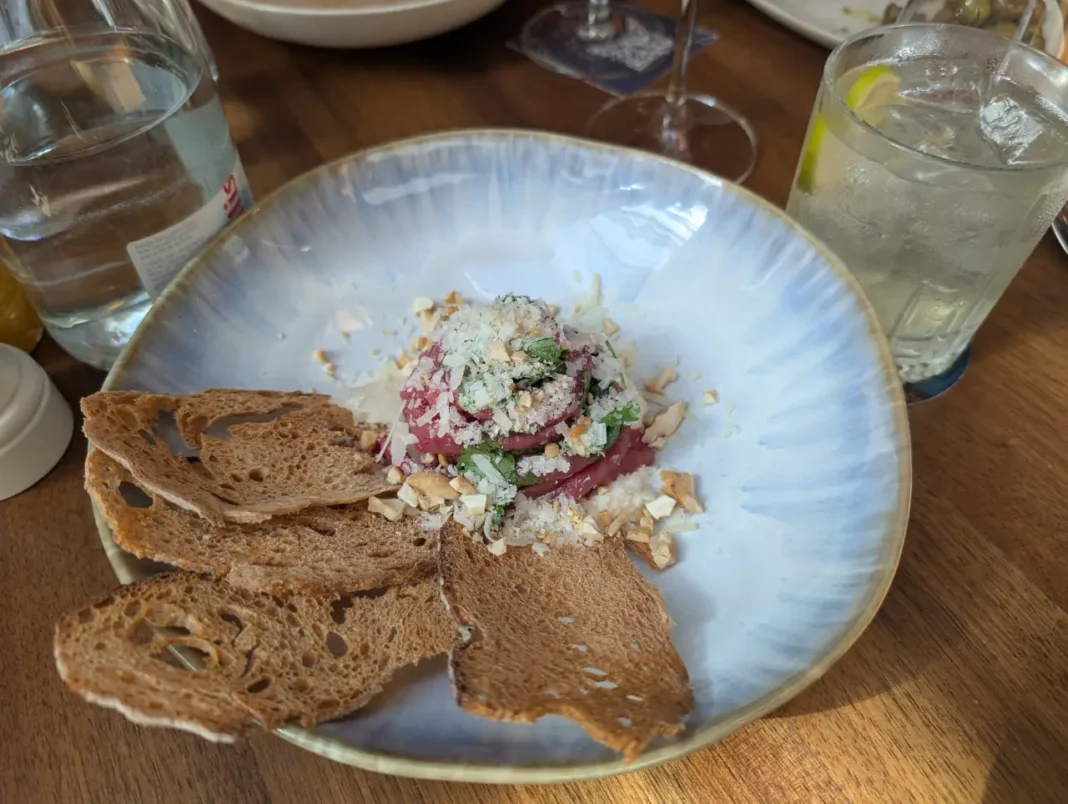 Novo Mundo - Carpaccio Novo Mundo de novilho com trufa, lima e aioli