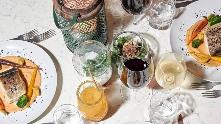 Restaurante STAY revela menus de grupo para o Natal de 2025 no Upon Lisbon