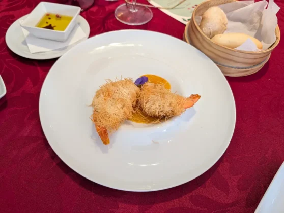 Restaurante STAY - Camarão em massa kadaif acompanhado de chutney de manga e malagueta