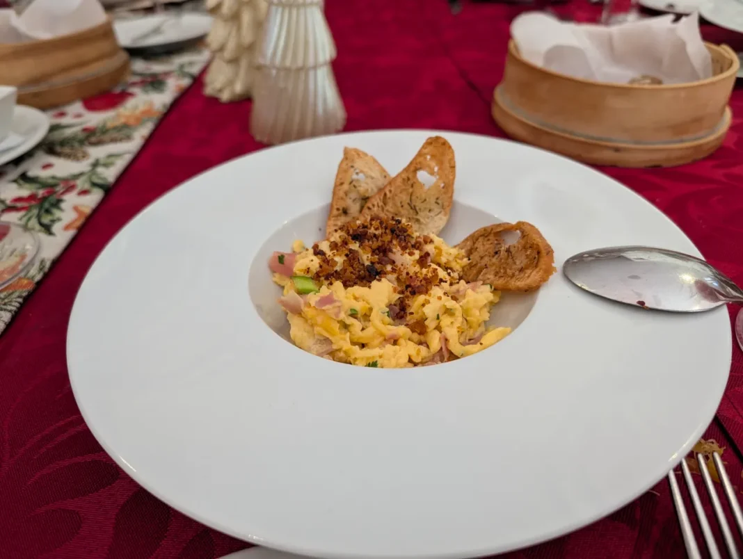 Restaurante STAY - Ovos mexidos com farinheira, presunto e espargos