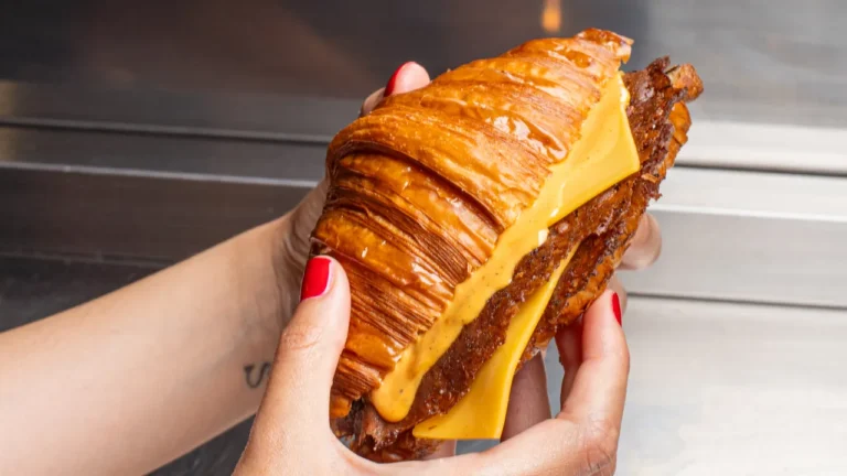 Croissant à Moda do Smash: Street Smash Burgers e Do Beco juntam sabores inesperados