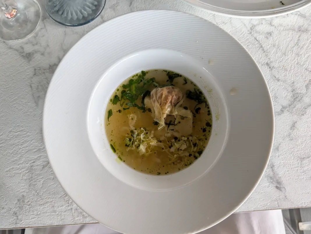 The Mix - Consomm&eacute; de cozido &agrave; Portuguesa e raviolis de Won-Ton