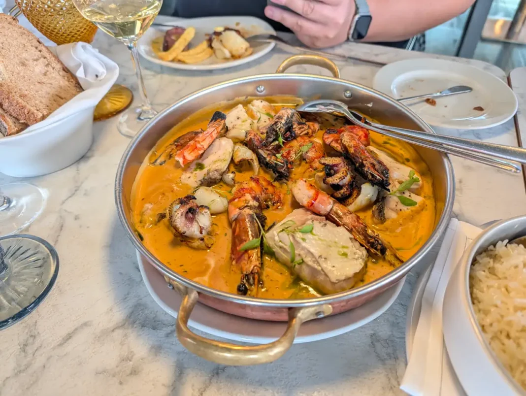 The Mix - Tom yum de peixe e marisco