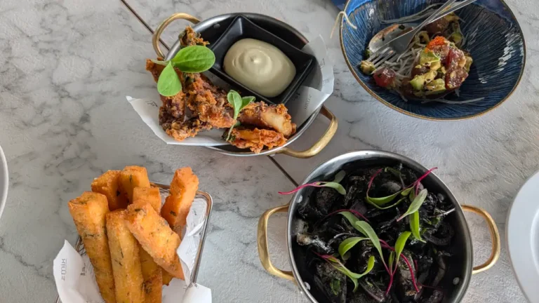 Regressámos ao The Mix, no Farol Hotel, para descobrir uma carta cada vez mais focada na partilha de pratos