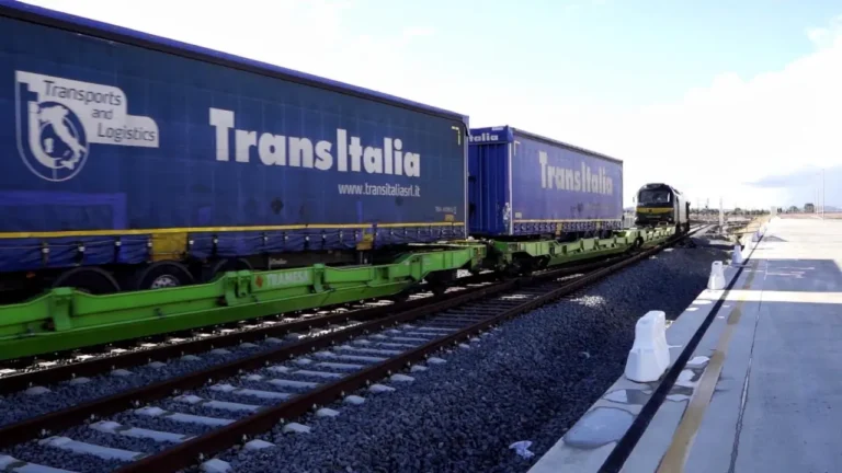 Medway realiza o primeiro transporte de semi-reboques por comboio em Portugal