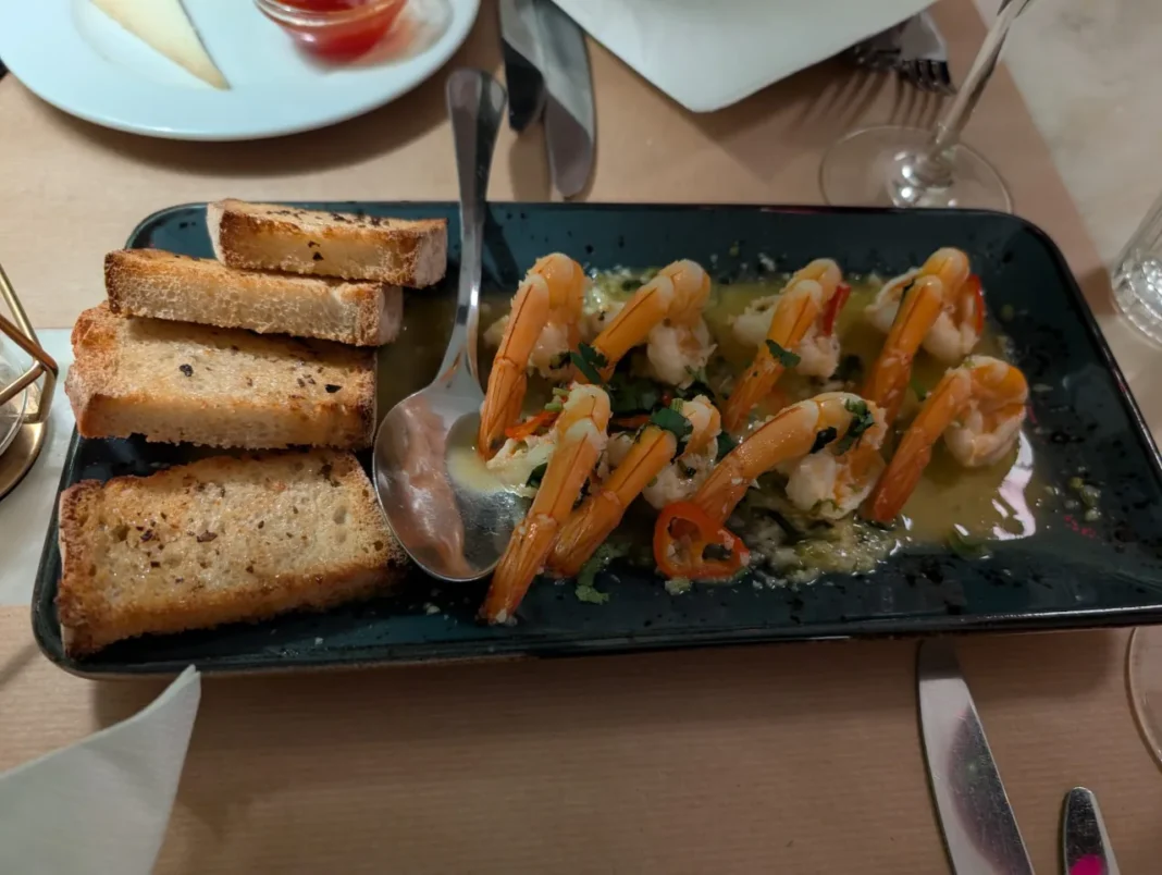 Velha Taberna - Camar&atilde;o ao Alho e Piri-piri