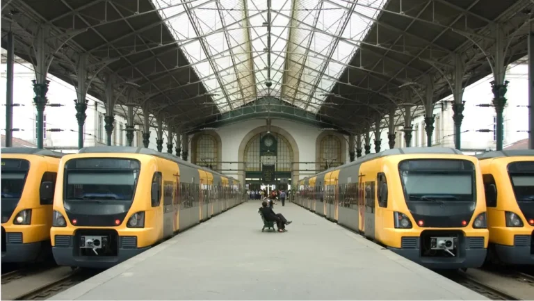 CP reforça comboios urbanos em Lisboa e no Porto na Passagem de Ano