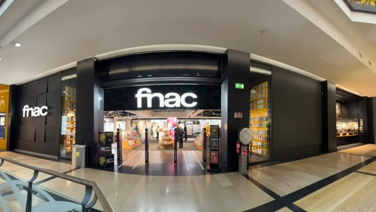 FNAC Almada reabre com espaço renovado e várias mudanças