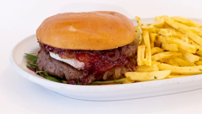 Hamburgueria do Bairro lança hambúrguer sazonal inspirado nos sabores de inverno