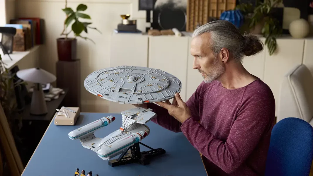 LEGO Icons Star Trek: U.S.S. Enterprise NCC-1701-D