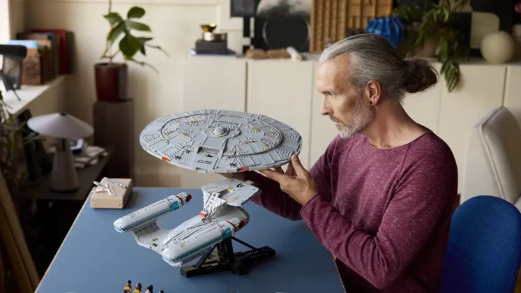 LEGO Icons Star Trek: U.S.S. Enterprise NCC-1701-D