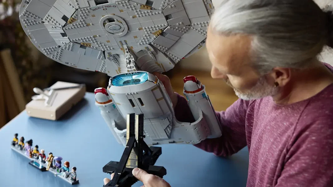 LEGO Icons Star Trek: U.S.S. Enterprise NCC-1701-D