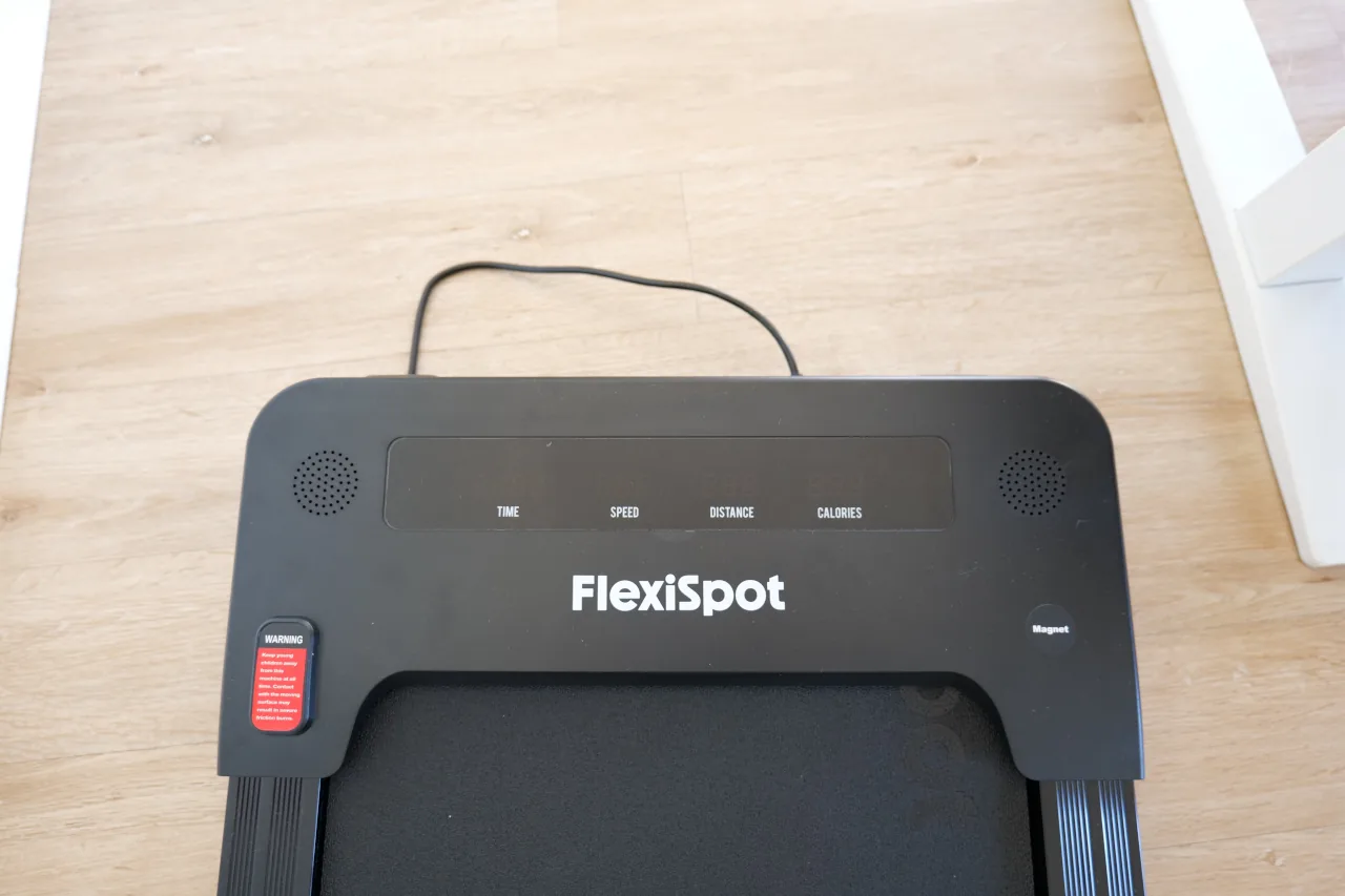 MotionX FlexiSpot Review: a passadeira elétrica que promete acabar com o sedentarismo em casa e no escritório 10 FlexiSpot MotionX - menu