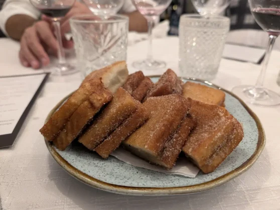 Mini rabanadas com recheio de doce de castanhas