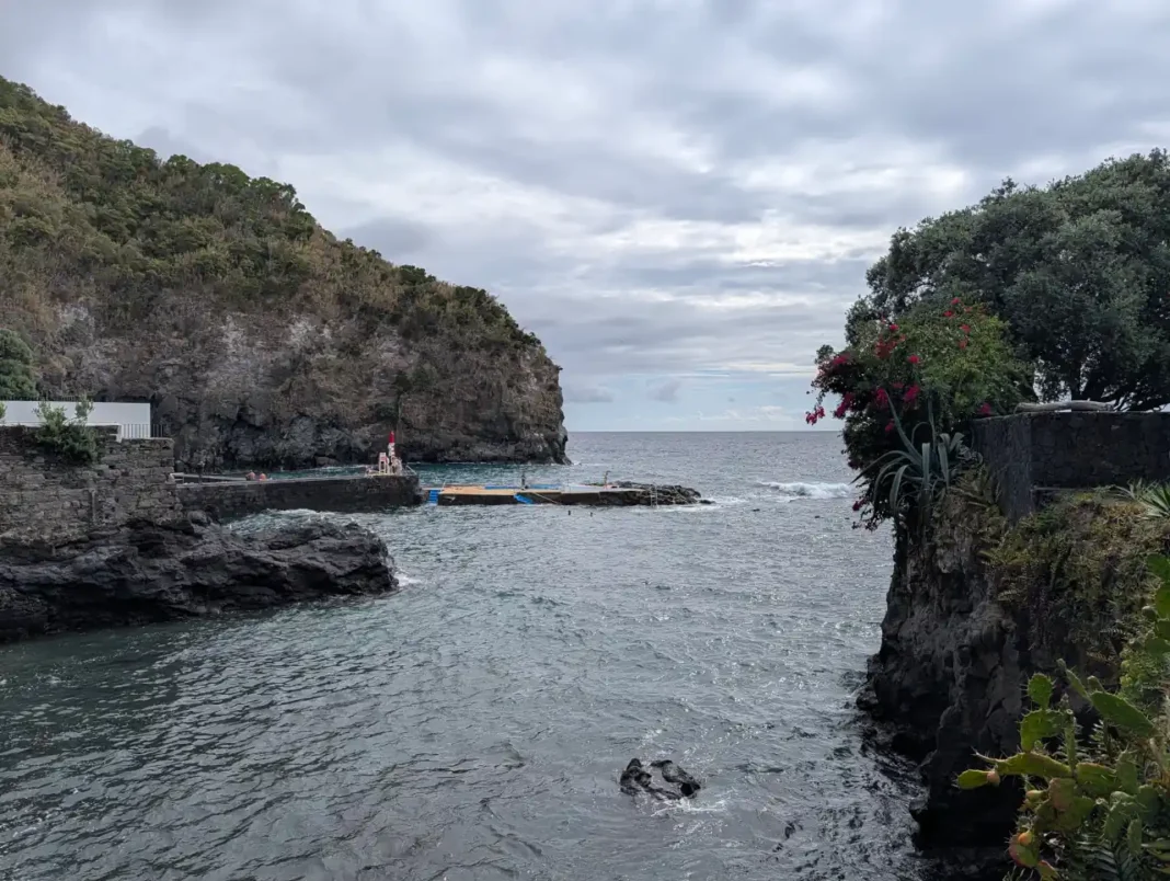 Piscinas Naturais de Caloura