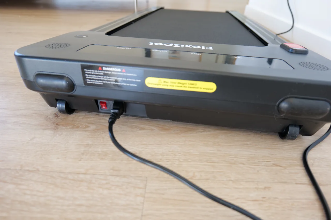 MotionX FlexiSpot Review: a passadeira elétrica que promete acabar com o sedentarismo em casa e no escritório 9 FlexiSpot MotionX - rodas