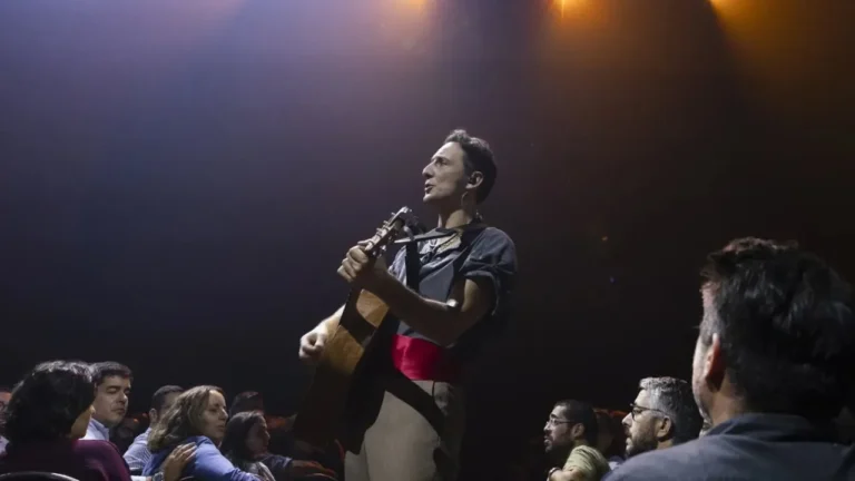 Samuel Úria no Coliseu Porto Ageas: a noite de festa de amigos de um Samuel beirão que só sabe crescer