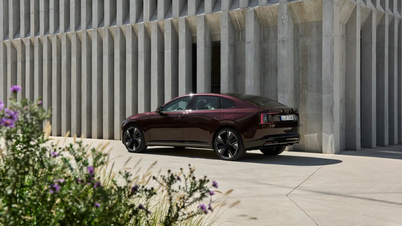 Volvo ES90 estreia-se em Portugal como novo fastback elétrico de longa autonomia 1 Volvo ES90