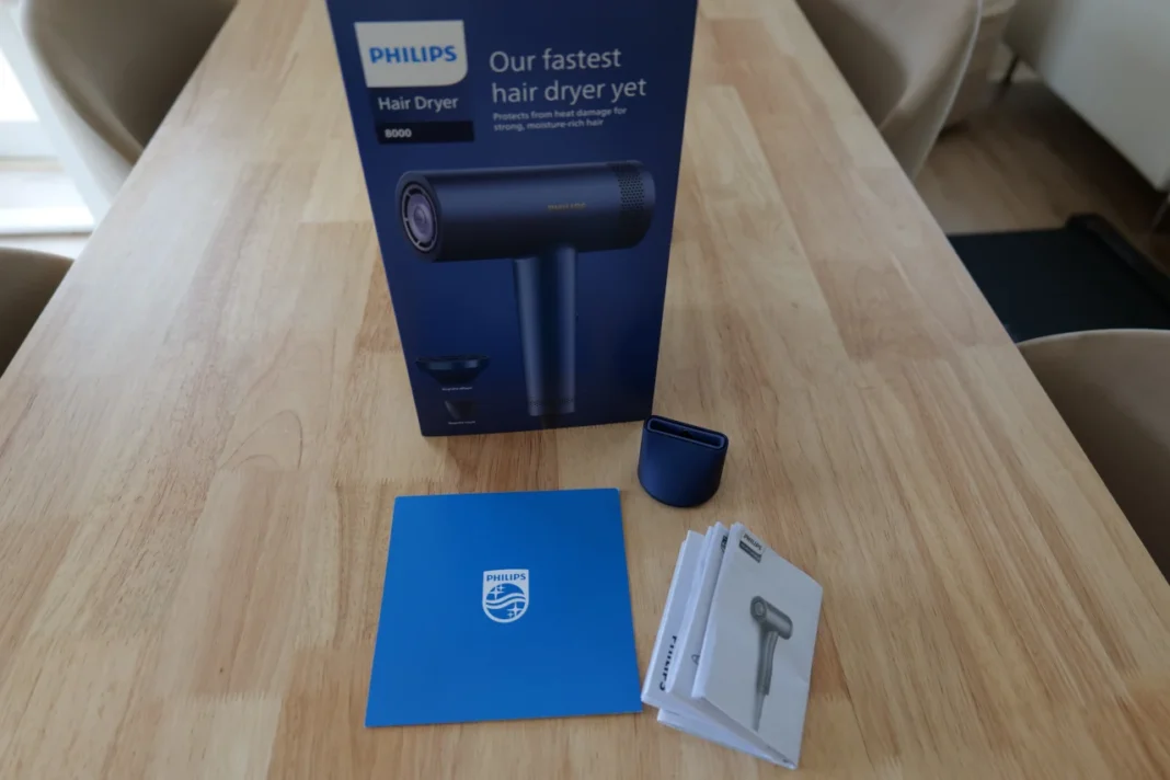 Philips S&eacute;rie 8000 - caixa e acess&oacute;rios