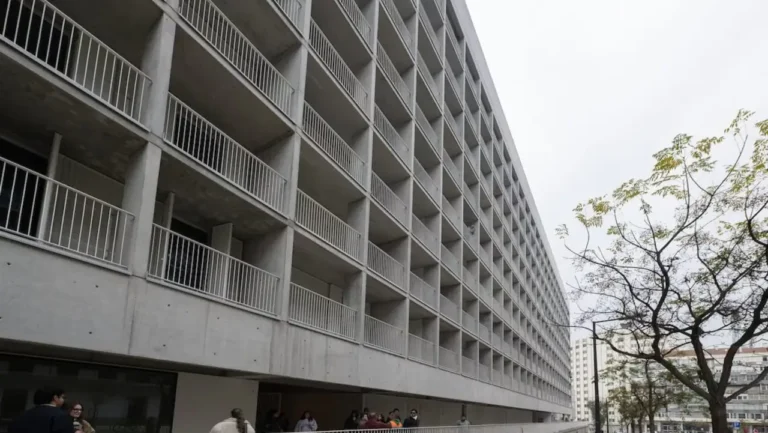 Governo e Câmara de Lisboa reforçam habitação na cidade com entrega de 152 casas a famílias