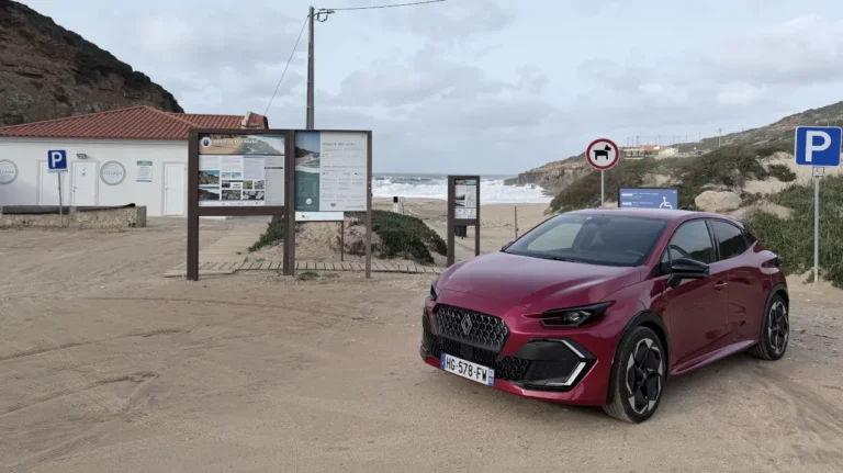 Conduzimos o novo Renault Clio, que chega ao mercado em 2026