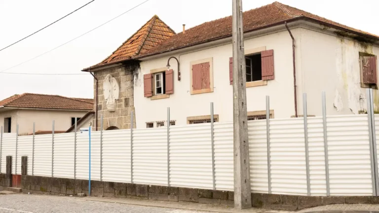 Reabilitação do antigo centro de saúde de S. Martinho do Campo avança em Santo Tirso