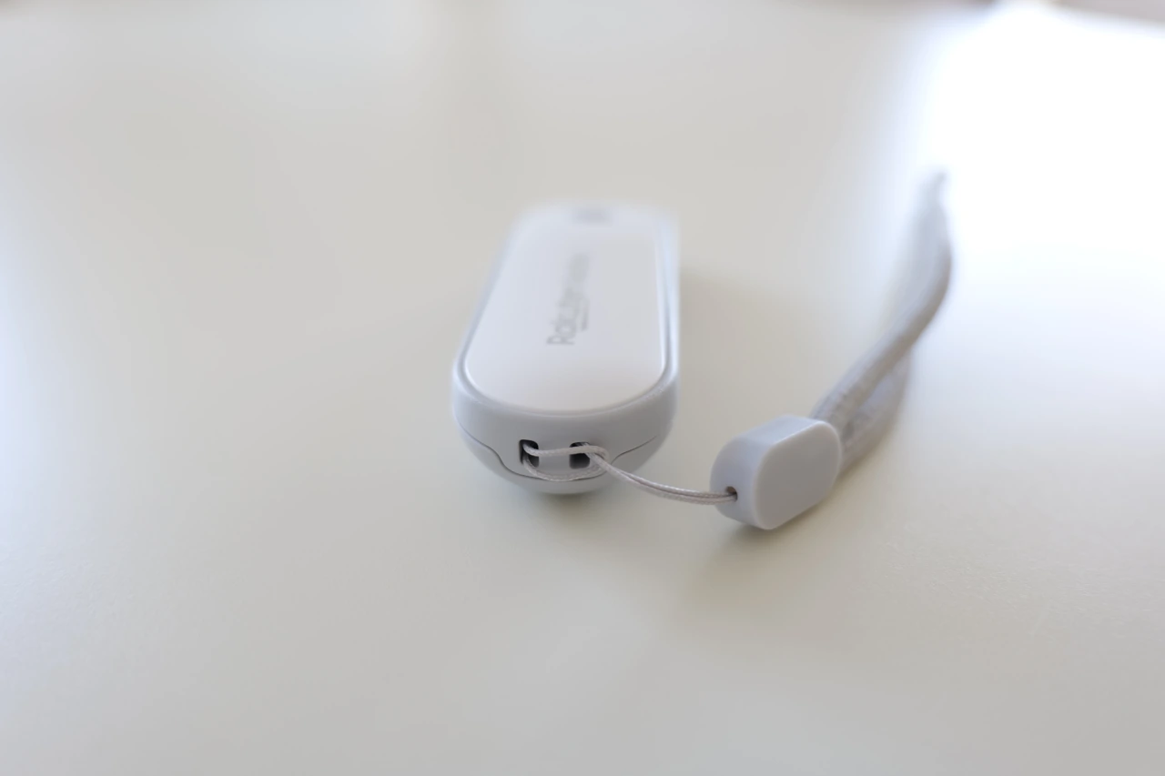 Kobo Remote Review: o gadget que permite ler sem mexer um único dedo 7 Kobo Remote - fita de pulso