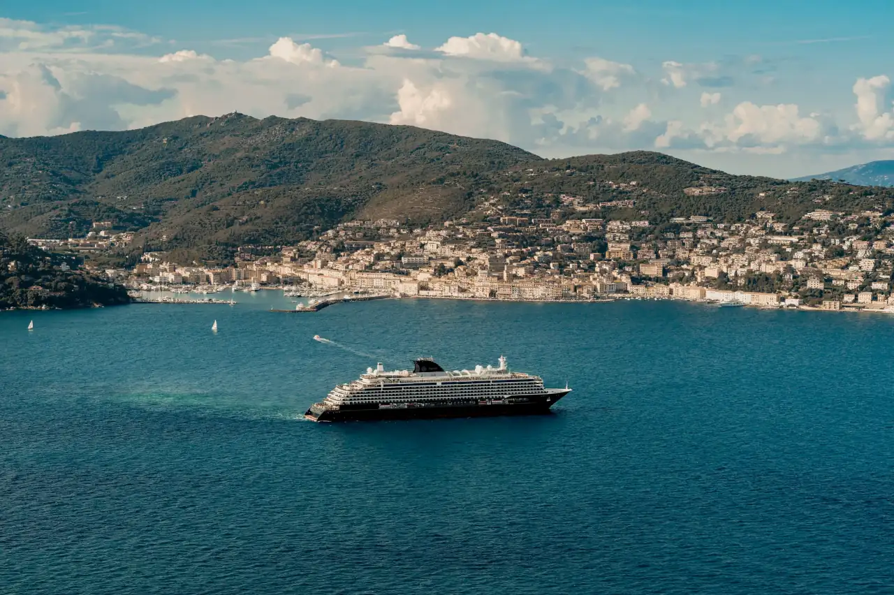 Navio de ultraluxo EXPLORA III começa a navegar no verão 1 EXPLORA III