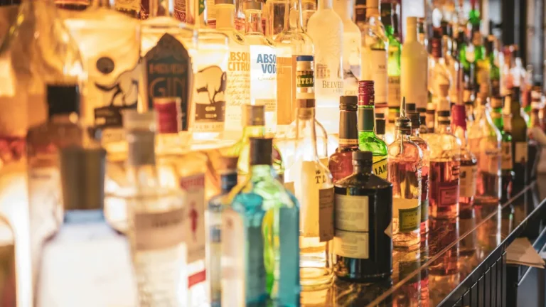 Lisboa prepara proibição da venda de álcool na rua para reduzir ruído noturno