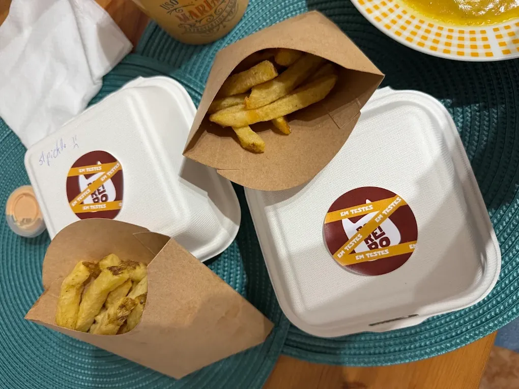 Porreiro é o novo spot secreto de hambúrgueres em Coimbra que só serve comida porreira 1 Porreiro Coimbra