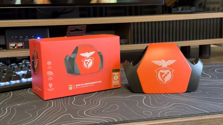 Base de carregamento de comandos DualSense da PlayStation oficial do S.L. Benfica