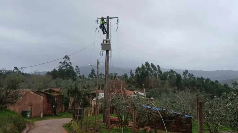 Cerca de 161.000 clientes continuam sem energia devido à depressão Kristin