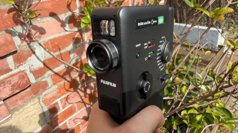 Fujifilm Instax Mini Evo Cinema chega a Portugal