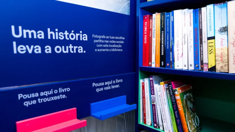 Fundação MEO transforma cabines telefónicas em microbibliotecas digitais com o projeto Cabines de Leitura