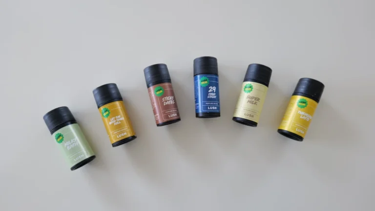 Lush lança coleção de perfumes sólidos para uma fragrância que dura o dia todo